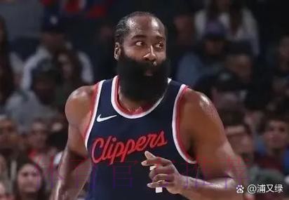 西蒙斯:拿红牌前只想帮助球队;目前还没达到想要的状态 西蒙斯:拿红牌前只想帮助球队;目前还没达到想要的状态